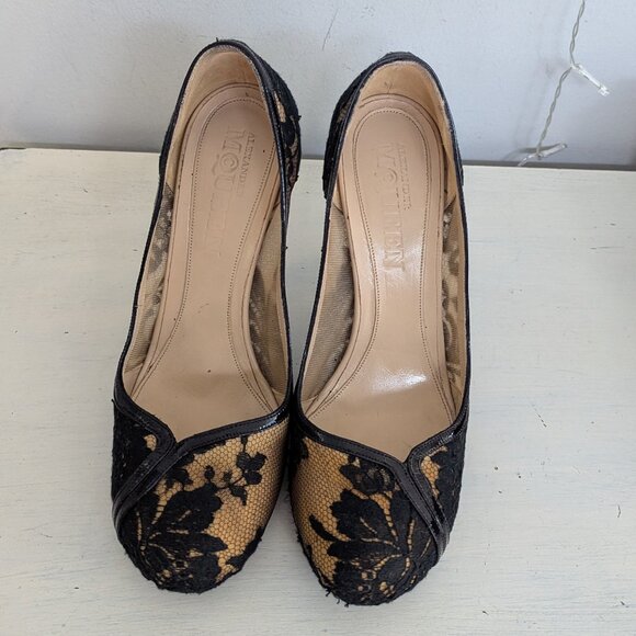 Alexander McQueen Lacy Pumps - Picture 9 of 11